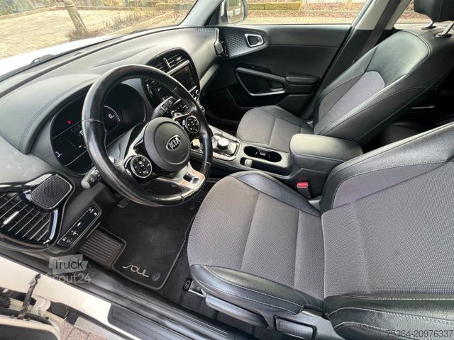 Van KIA Soul e-Soul DynamicLine 64 kWh LED Navi Kamera