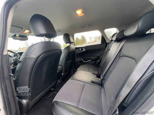 Van KIA Soul e-Soul DynamicLine 64 kWh LED Navi Kamera