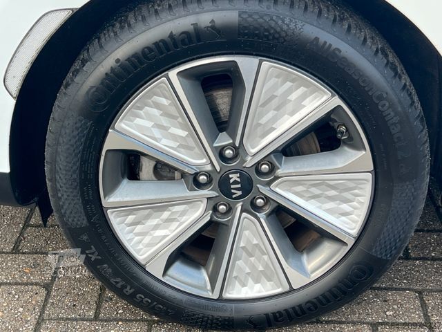 Van KIA Soul e-Soul DynamicLine 64 kWh LED Navi Kamera