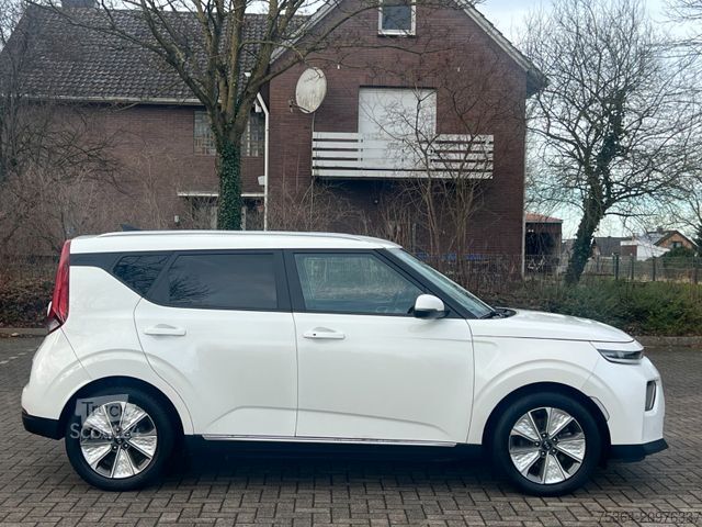 Van KIA Soul e-Soul DynamicLine 64 kWh LED Navi Kamera