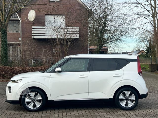 Van KIA Soul e-Soul DynamicLine 64 kWh LED Navi Kamera