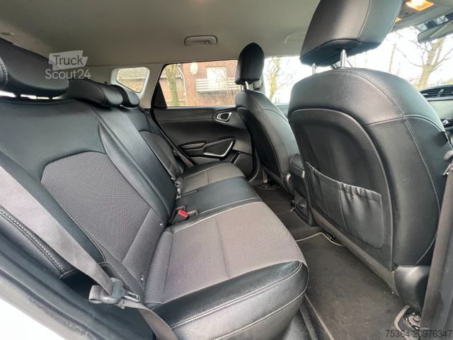 Van KIA Soul e-Soul DynamicLine 64 kWh LED Navi Kamera