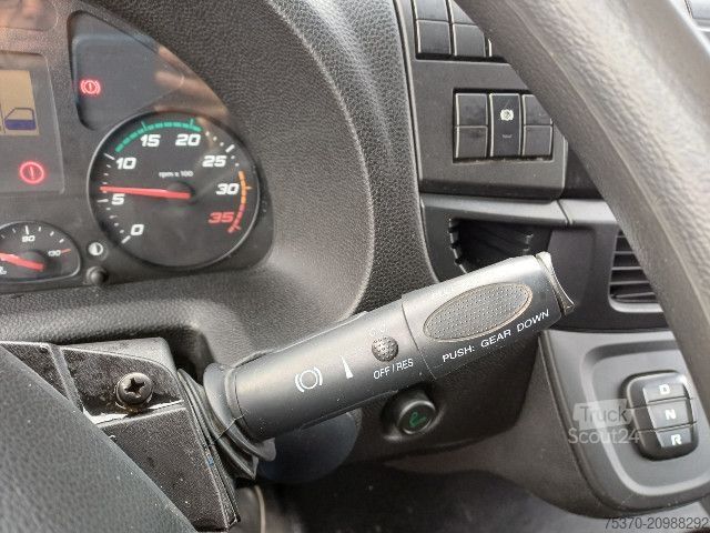 Vrachtwagen met bakwagen IVECO EUROCARGO ML160E28