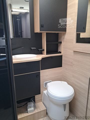 Halvintegrerad husbil CHAUSSON Teilintegriert Etape Line 650 Dörr Sonderedition