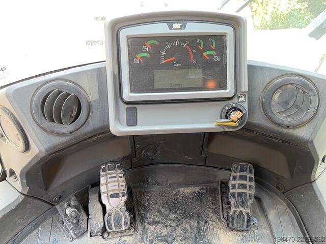 Lader Caterpillar 966M XE