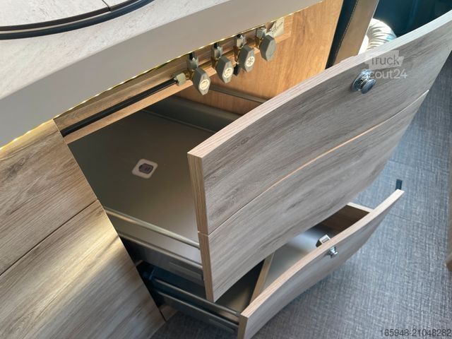 Halvintegrerad husbil EURAMOBIL PT 675 SB ein Raumwunder