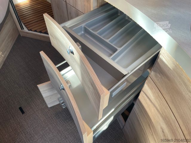 Halvintegrerad husbil EURAMOBIL PT 675 SB ein Raumwunder