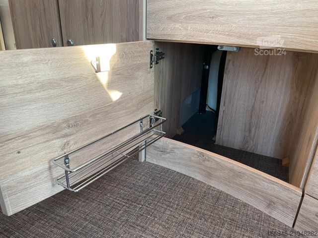 Halvintegrerad husbil EURAMOBIL PT 675 SB ein Raumwunder