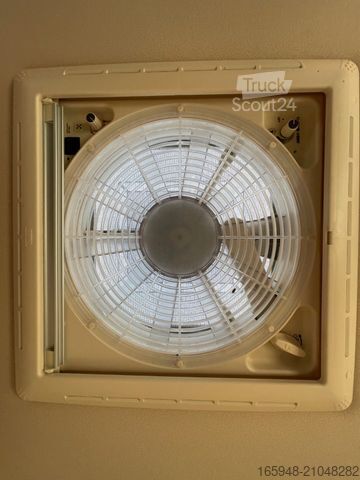 Halvintegrerad husbil EURAMOBIL PT 675 SB ein Raumwunder