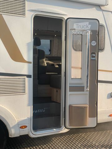 Halvintegrerad husbil EURAMOBIL PT 675 SB ein Raumwunder