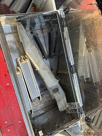 Alacsony rakfelületű félpótkocsi KÄSSBOHRER SLL 2/2H 2-Achs Tiefbett Hydraulische Lenkung