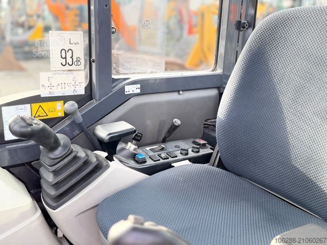 Mini-pelle KOBELCO SK 35 SR - 6 E ( Powertilt )