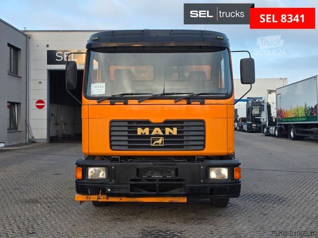 Road sweeper MAN Strassenreiniger