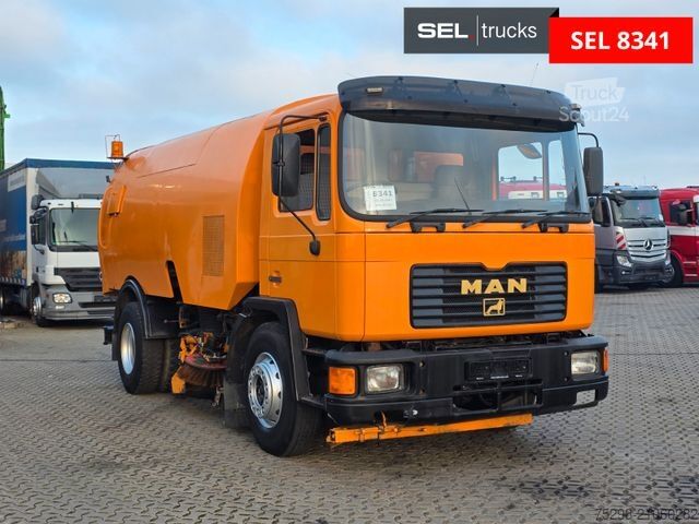 Road sweeper MAN Strassenreiniger