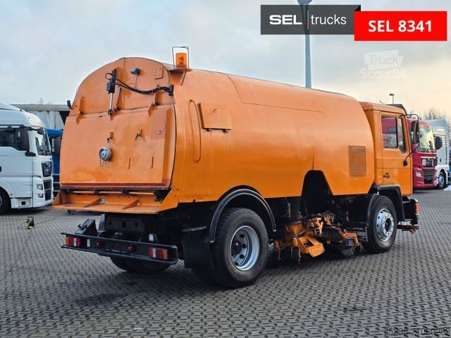 Road sweeper MAN Strassenreiniger