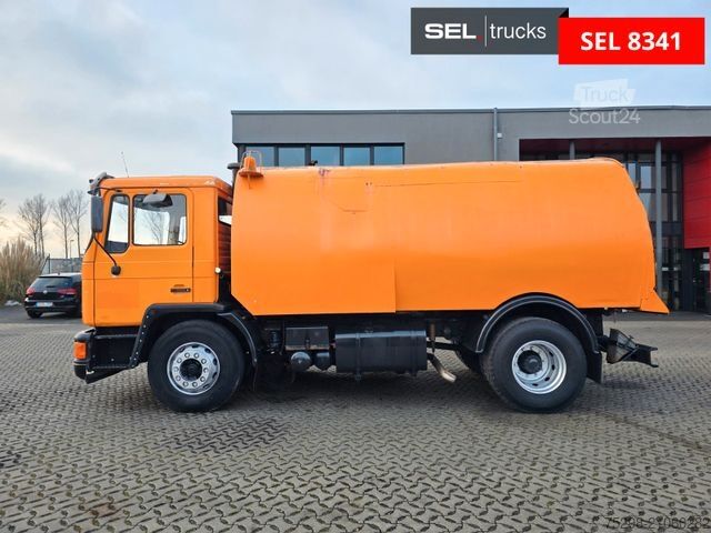 Road sweeper MAN Strassenreiniger