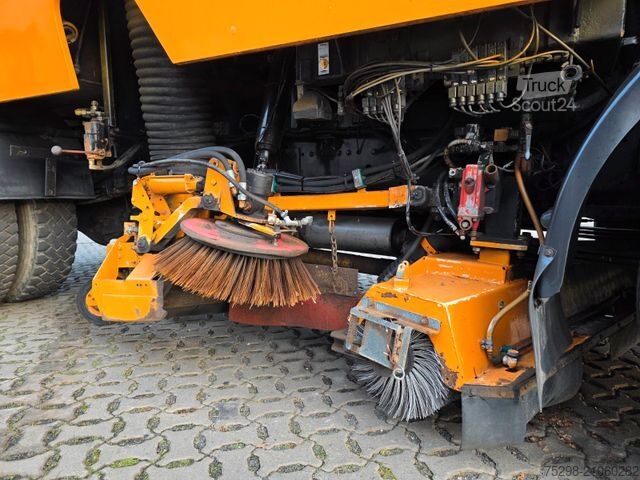 Road sweeper MAN Strassenreiniger