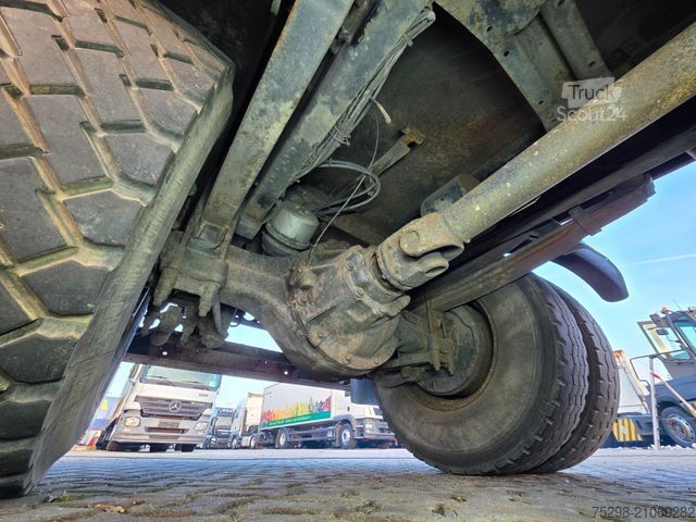 Road sweeper MAN Strassenreiniger