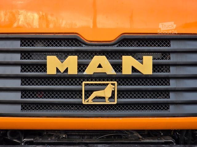 Road sweeper MAN Strassenreiniger