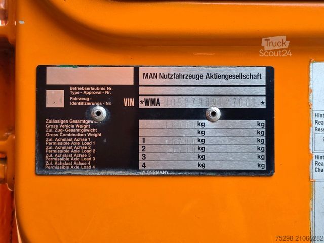 Road sweeper MAN Strassenreiniger