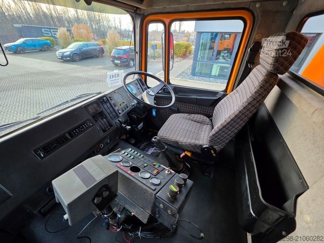 Road sweeper MAN Strassenreiniger