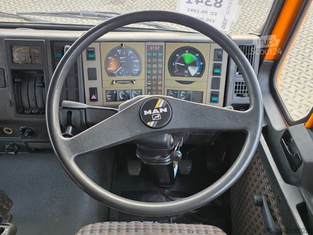 Road sweeper MAN Strassenreiniger