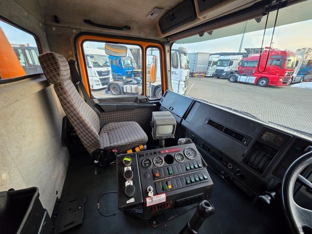 Road sweeper MAN Strassenreiniger