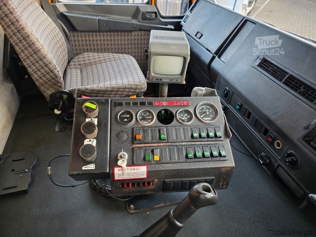 Road sweeper MAN Strassenreiniger