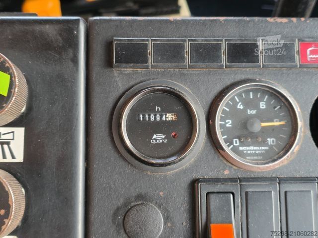 Road sweeper MAN Strassenreiniger