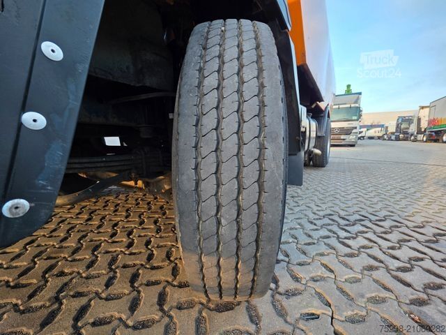 Road sweeper MAN Strassenreiniger