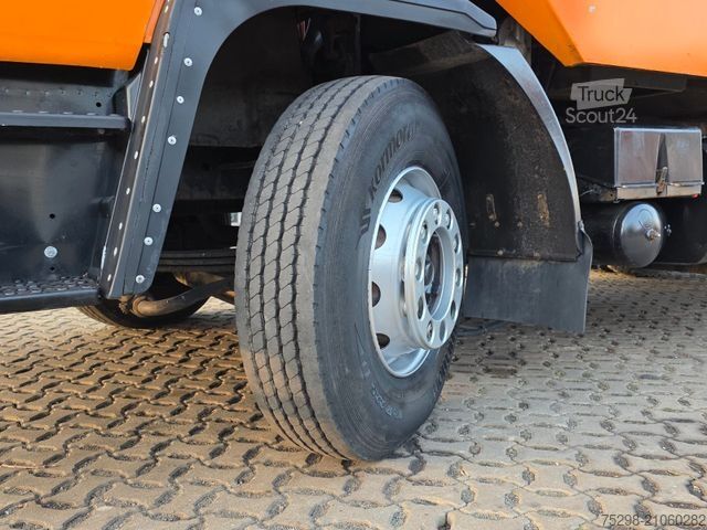 Road sweeper MAN Strassenreiniger