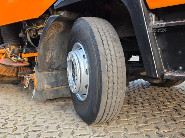 Road sweeper MAN Strassenreiniger