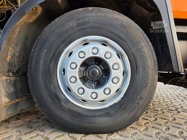 Road sweeper MAN Strassenreiniger