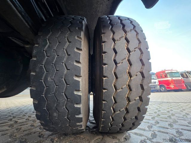 Road sweeper MAN Strassenreiniger