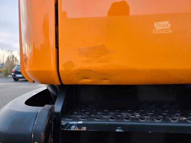 Road sweeper MAN Strassenreiniger