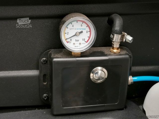 Komercijalno vozilo sa visokim krovom IVECO Daily 35S18/AT MAXI XL/ 6 SITZE/ LUFT/ AHK