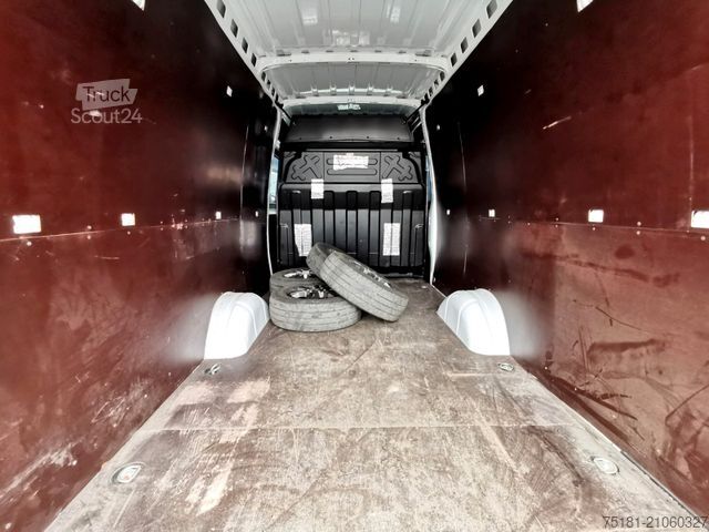 Komercijalno vozilo sa visokim krovom IVECO Daily 35S18/AT MAXI XL/ 6 SITZE/ LUFT/ AHK