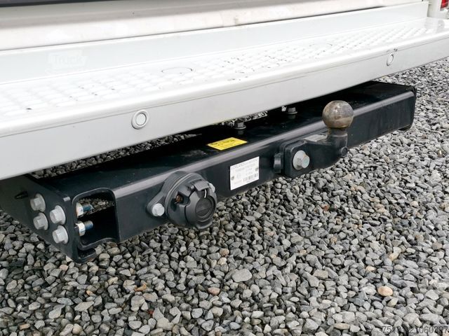 Komercijalno vozilo sa visokim krovom IVECO Daily 35S18/AT MAXI XL/ 6 SITZE/ LUFT/ AHK