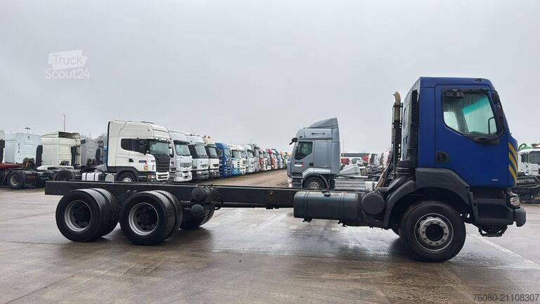 Fahrgestell mit Fahrerhaus Renault Kerax 385 (POMPE MANUELLE / LAMES / STEEL SUSP...