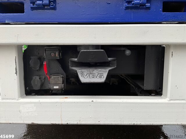 Vrachtwagen met kraan Volvo FM 460 8x4 Euro 6 HMF 26 tonmeter laadkraan