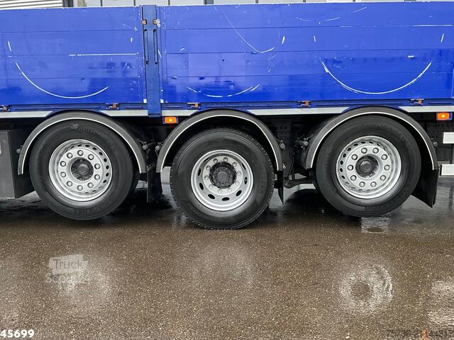 Vrachtwagen met kraan Volvo FM 460 8x4 Euro 6 HMF 26 tonmeter laadkraan
