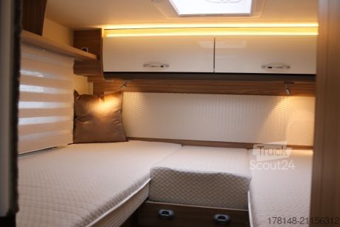 Напівінтегрований кемпер Bürstner Limited T 727 G