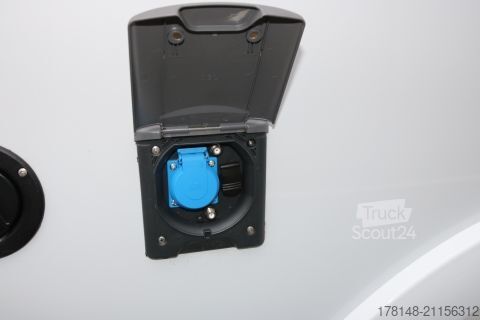 Напівінтегрований кемпер Bürstner Limited T 727 G