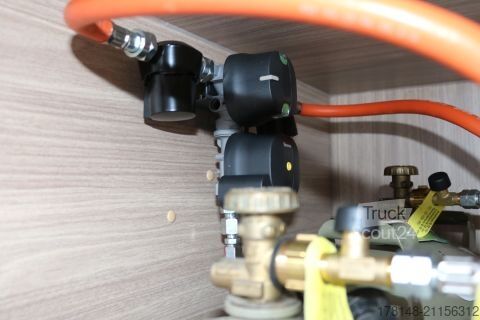 Напівінтегрований кемпер Bürstner Limited T 727 G