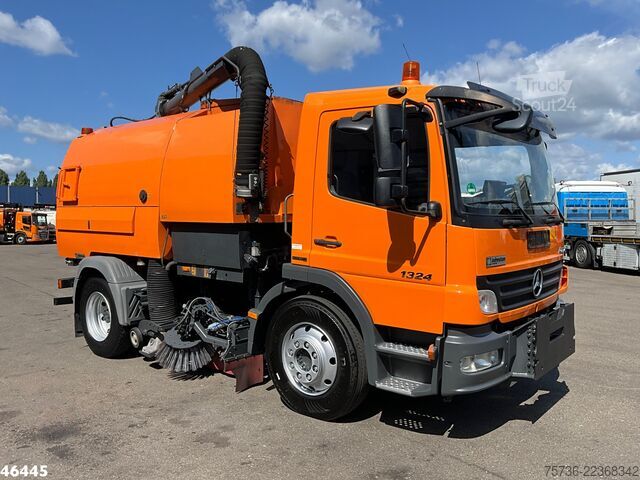 Balayeuse de voirie Mercedes-Benz Atego 1324 Johnston VT 650 Just 131.138 km!