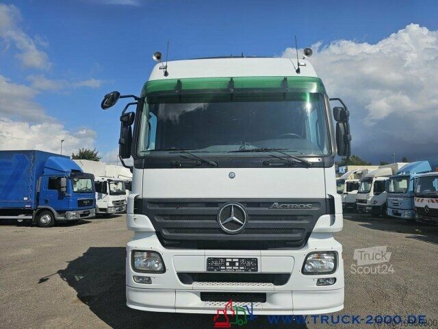 Automobilis ar plakanu platformu Mercedes-Benz Actros 2546 Kran faltbar+ FB Motor nur 235 TKM *