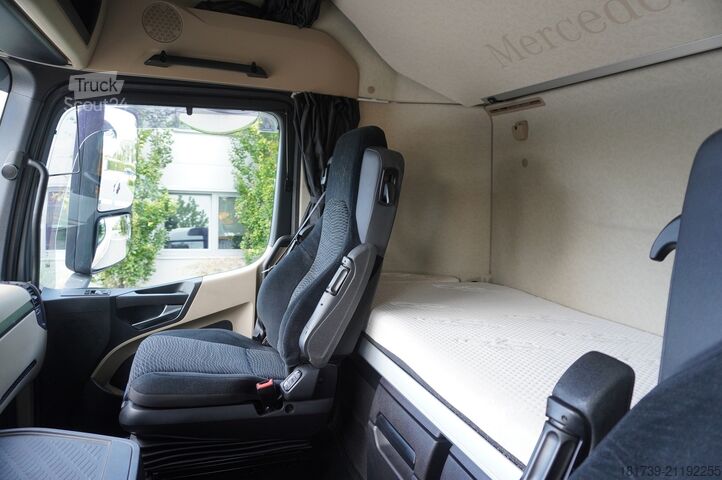 Karavan Mercedes-Benz Actros 1840 / NEW galvanized Tow truck