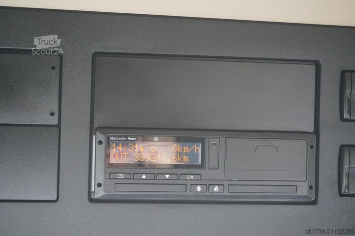 Karavan Mercedes-Benz Actros 1840 / NEW galvanized Tow truck