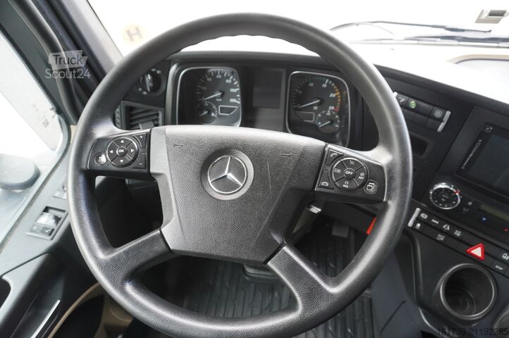 Karavan Mercedes-Benz Actros 1840 / NEW galvanized Tow truck