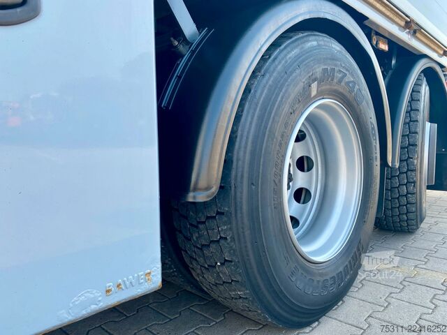 Camión de plataforma IVECO AD 320 S 46 Y/PS 8x2| MKG HLK 441*FLY-JIB*26,40m